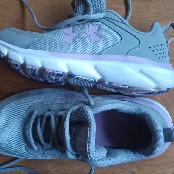 Under Armour Shoes - Picture 8 of 8